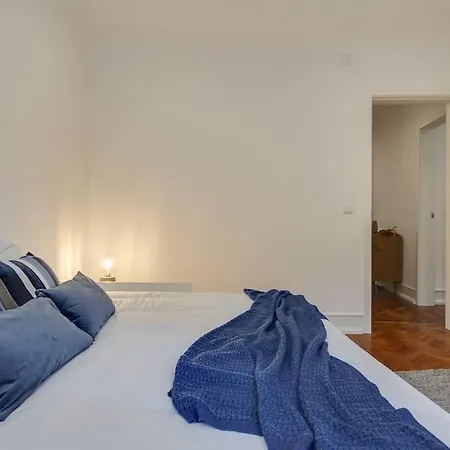 Modern 2 Bedroom In Charming Neighbourhood Appartement *