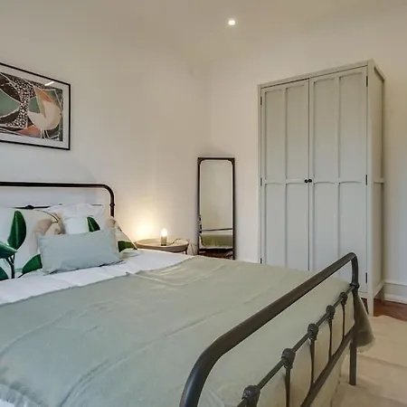 Modern 2 Bedroom In Charming Neighbourhood アパート リスボン