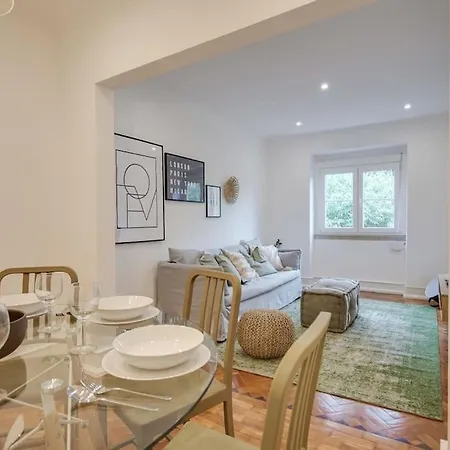 Modern 2 Bedroom In Charming Neighbourhood リスボン