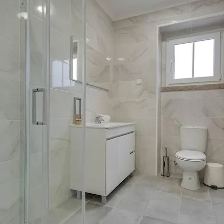 アパート Modern 2 Bedroom In Charming Neighbourhood *