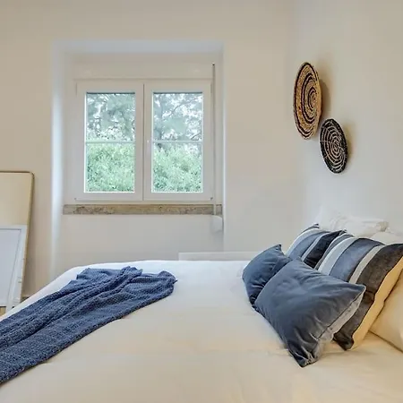 Modern 2 Bedroom In Charming Neighbourhood アパート リスボン